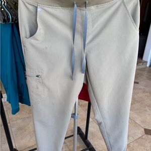 FIGS Women’s Zamora Jogger Scrub pants Medium Petite in Beige